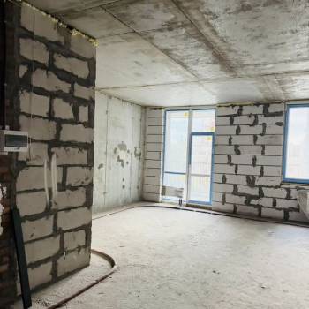 Продается 1-комнатная квартира, 130 м²