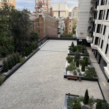 Продается 1-комнатная квартира, 130 м²