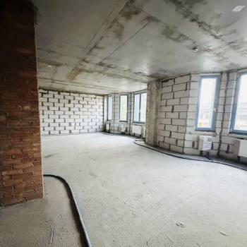 Продается 1-комнатная квартира, 130 м²