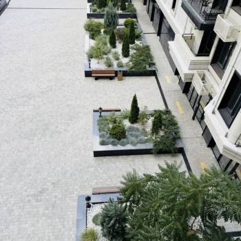 Продается 1-комнатная квартира, 130 м²