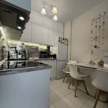 Продается 1-комнатная квартира, 42 м²
