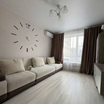 Продается 1-комнатная квартира, 42 м²