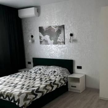 Продается 1-комнатная квартира, 42 м²