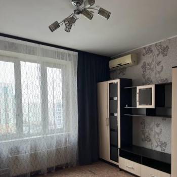 Продается 1-комнатная квартира, 37 м²