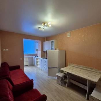 Продается 1-комнатная квартира, 43 м²