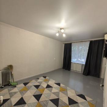 Продается 1-комнатная квартира, 32 м²