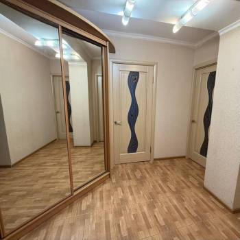 Сдается Многокомнатная квартира, 80 м²