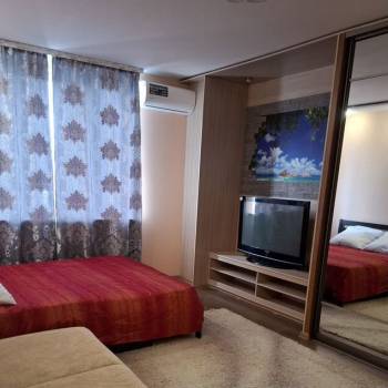 Продается 1-комнатная квартира, 42 м²