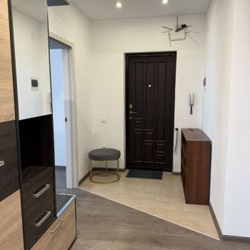 Сдается 2-х комнатная квартира, 94 м²