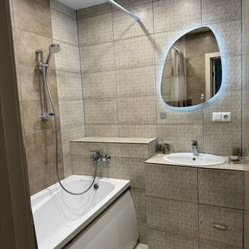 Сдается 2-х комнатная квартира, 94 м²