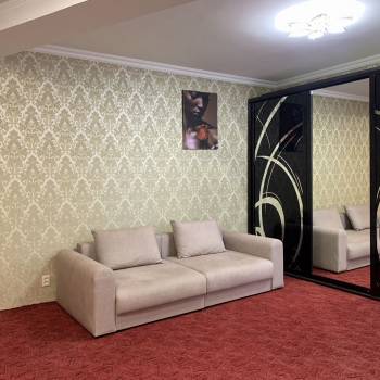 Сдается 1-комнатная квартира, 64 м²
