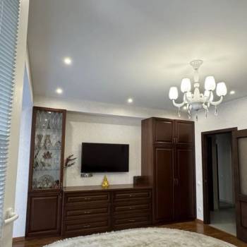 Продается 1-комнатная квартира, 53 м²