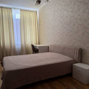 Сдается 2-х комнатная квартира, 100 м²