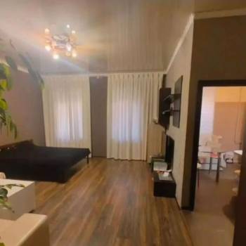 Продается 1-комнатная квартира, 82 м²