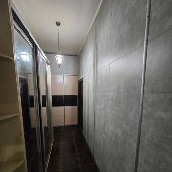 Продается 1-комнатная квартира, 82 м²