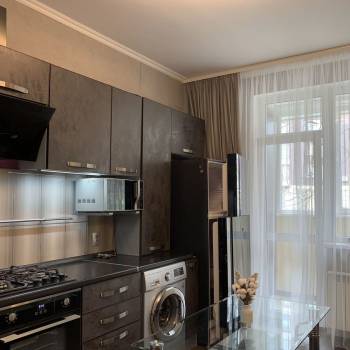 Сдается 1-комнатная квартира, 64 м²