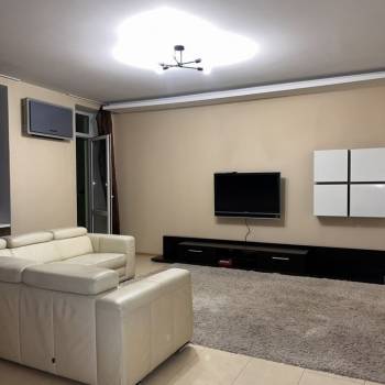 Сдается 1-комнатная квартира, 62 м²