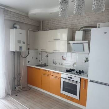 Продается 1-комнатная квартира, 42 м²