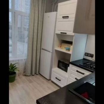 Продается 1-комнатная квартира, 63,6 м²