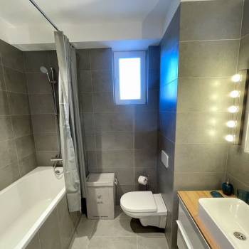 Сдается 1-комнатная квартира, 63,9 м²