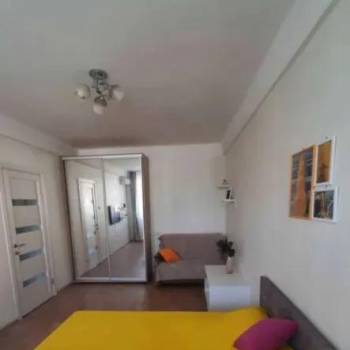 Продается 1-комнатная квартира, 32 м²