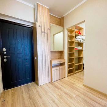 Сдается 1-комнатная квартира, 55 м²
