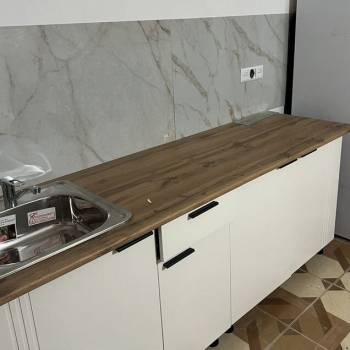 Продается 1-комнатная квартира, 175 м²