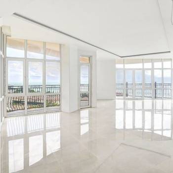 Продается 1-комнатная квартира, 180 м²