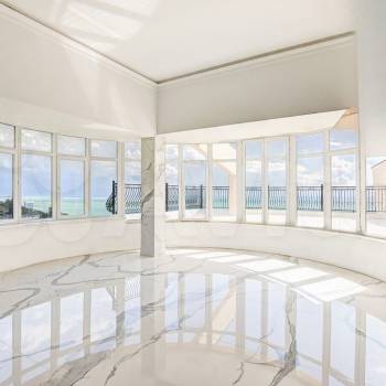 Продается 1-комнатная квартира, 132 м²