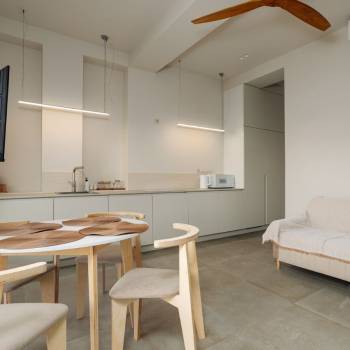 Продается 1-комнатная квартира, 48 м²