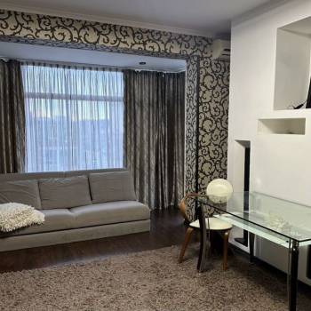 Сдается 1-комнатная квартира, 70 м²