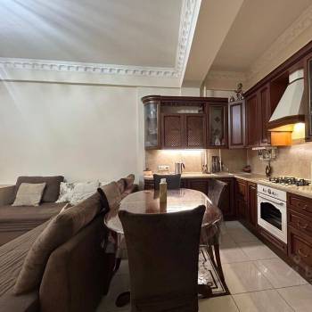 Сдается 1-комнатная квартира, 90 м²