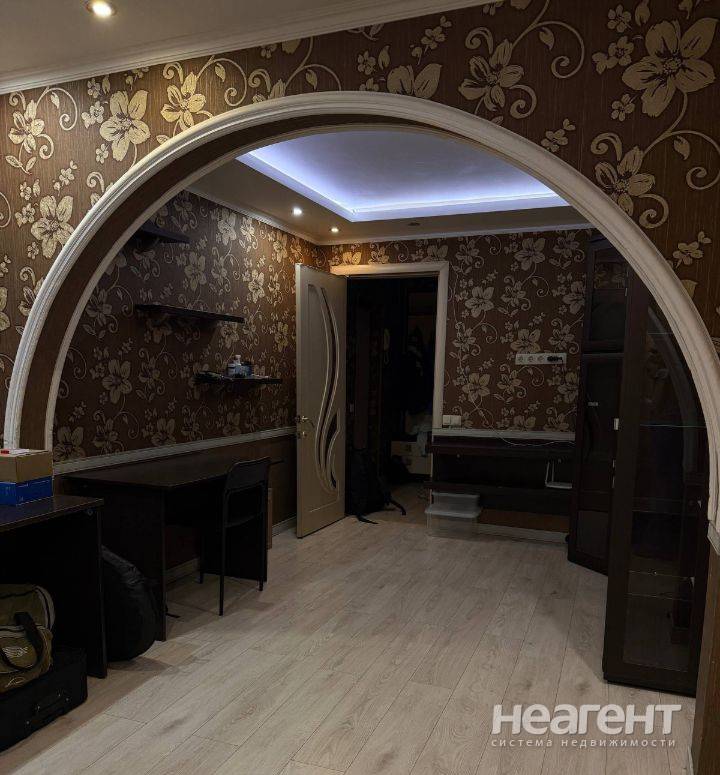 Сдаю 3-х комн. квартиру (переулок Революции)