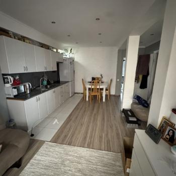 Продается 1-комнатная квартира, 52 м²