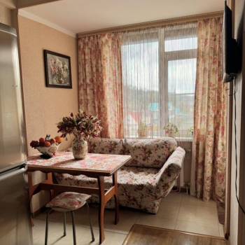 Продается Многокомнатная квартира, 77 м²