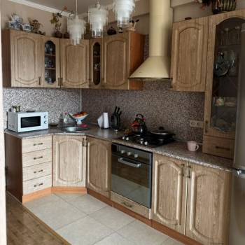 Продается Многокомнатная квартира, 77 м²