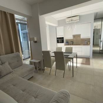 Продается 1-комнатная квартира, 120 м²