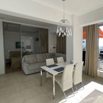 Продается 1-комнатная квартира, 120 м²