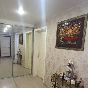 Сдается 2-х комнатная квартира, 77 м²