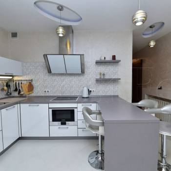 Сдается 1-комнатная квартира, 53 м²