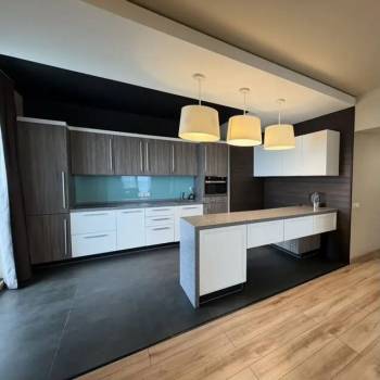 Продается 2-х комнатная квартира, 102 м²