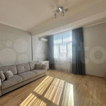 Продается Многокомнатная квартира, 90 м²