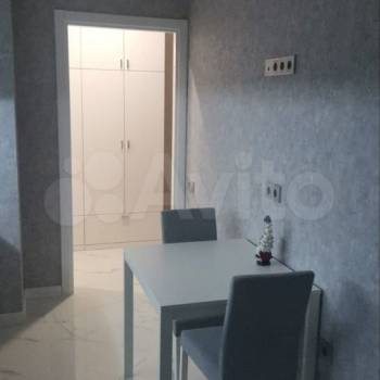 Продается 1-комнатная квартира, 43 м²