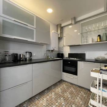 Сдается 1-комнатная квартира, 95 м²