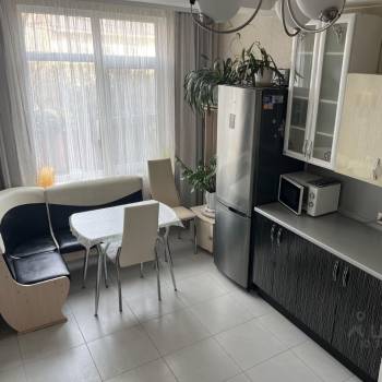 Сдается 1-комнатная квартира, 42 м²