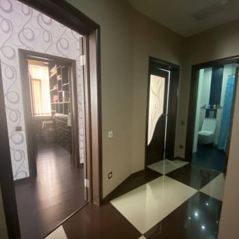 Продается Многокомнатная квартира, 106,6 м²