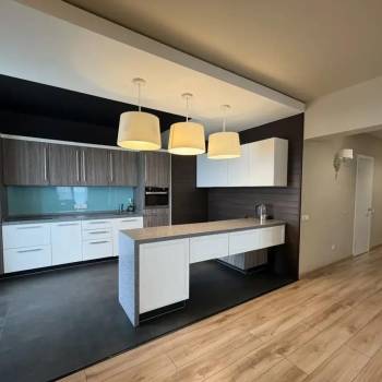Продается 2-х комнатная квартира, 102 м²