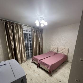 Сдается 1-комнатная квартира, 80 м²