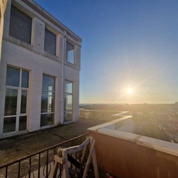 Продается 1-комнатная квартира, 268 м²
