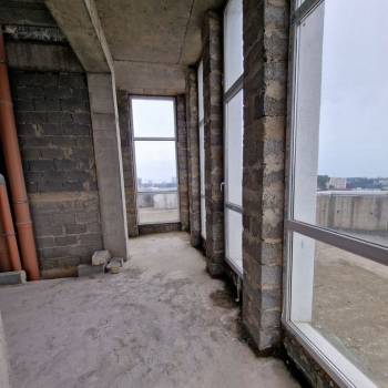 Продается 1-комнатная квартира, 268 м²